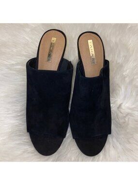 TAHARI MELISSA SUEDE MULES SIZE 8.5. Black. EUC.